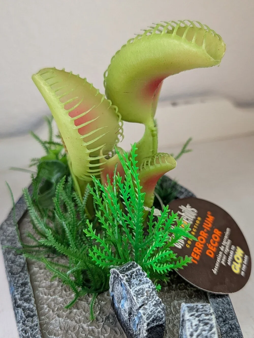 NWT Halloween Venus Flytrap Terrarium Decor Glow In The Dark Reptile Fish Grave